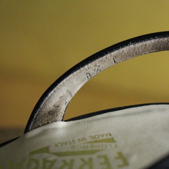 Salvatore Ferragamo Leather Strappy Kitten Heels Sz 8.5 - Picture 6 of 7